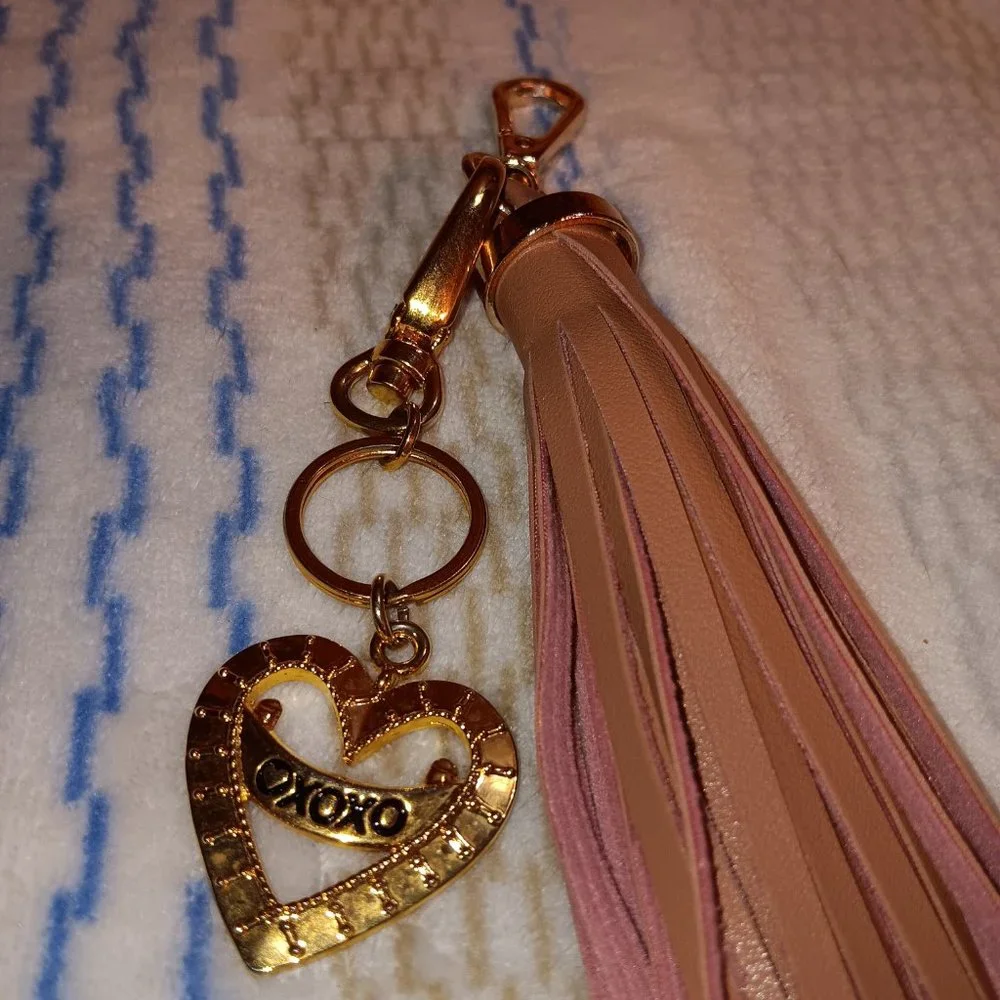 Blush Pink Fringe Keychain with Heart XoXO - Picture 2 of 3